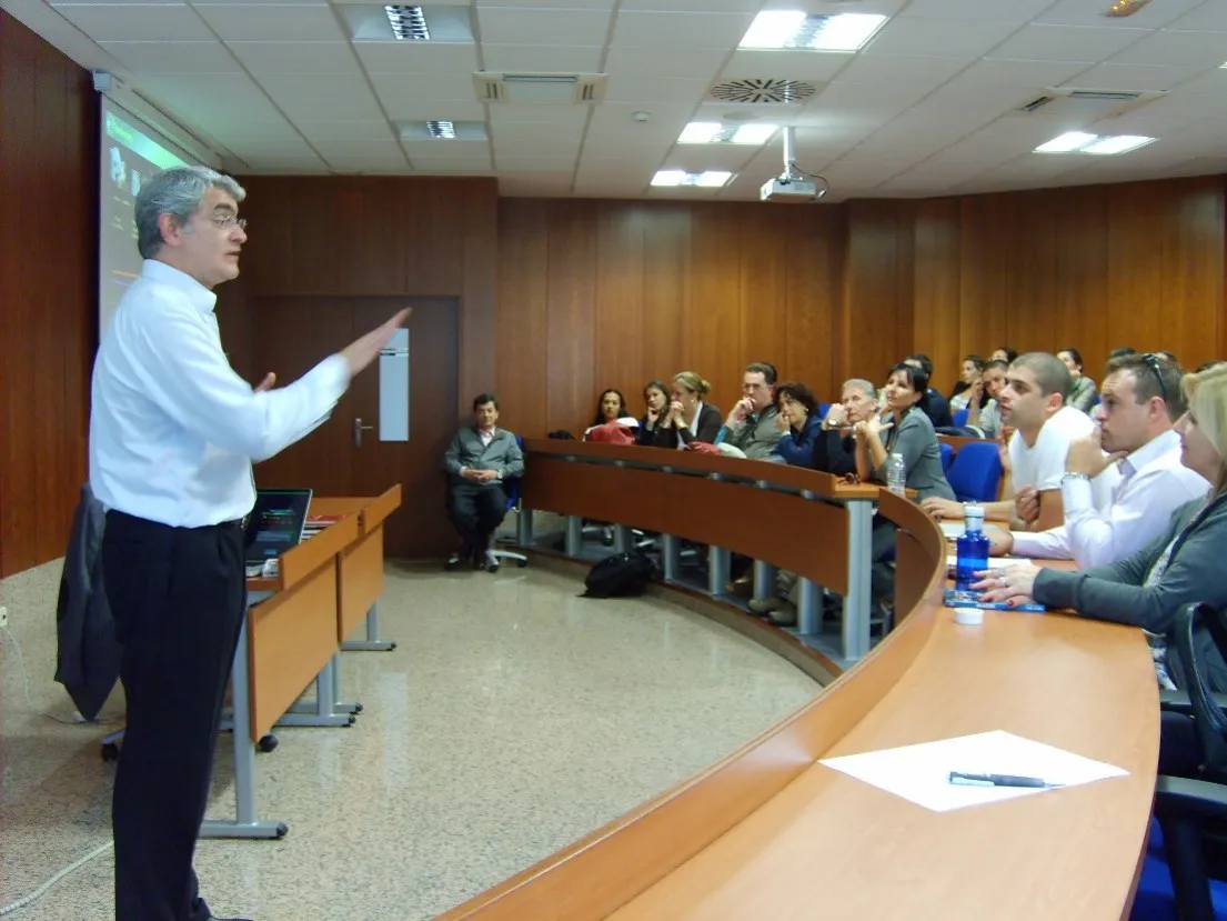 Aula em auditório no campus da ESIC em Madri