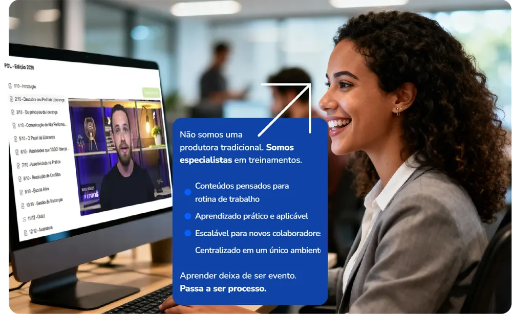 Profissional em frente à plataforma Inbix com um curso aberto