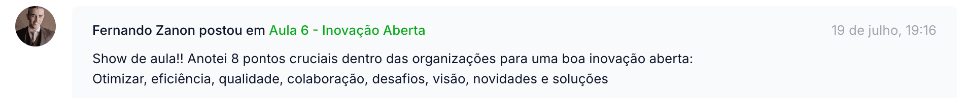 Comentário de aluno na plataforma elogiando a aula sobre inovação aberta