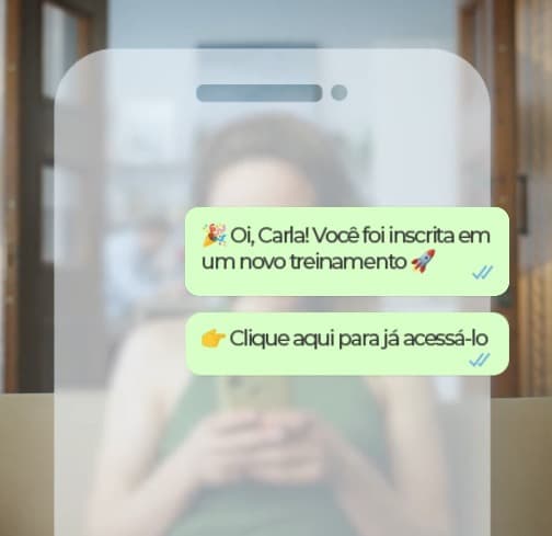 Conversa de WhatsApp avisando a colaboradora sobre a inscrição em um novo treinamento